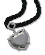 Hematit. CHOPARD HEMATITE AND DIAMOND HEART PENDANT