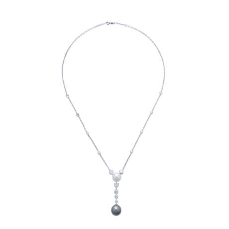 CARTIER CULTURED PEARL AND DIAMOND NECKLACE AND EARRINGS SET - photo 3