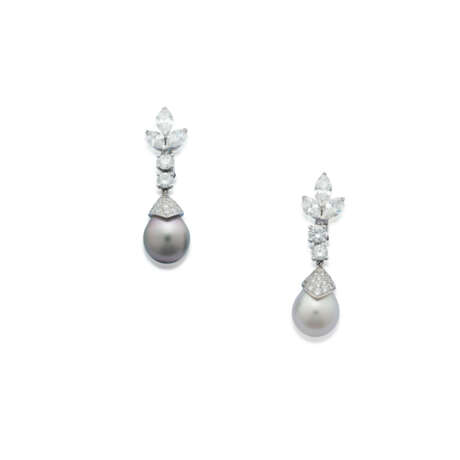 CARTIER CULTURED PEARL AND DIAMOND NECKLACE AND EARRINGS SET - photo 5