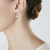 CARTIER CULTURED PEARL AND DIAMOND NECKLACE AND EARRINGS SET - Foto 8