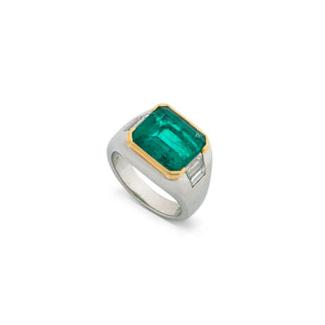 BULGARI EMERALD AND DIAMOND ‘CHEVALIER’ RING - Foto 2