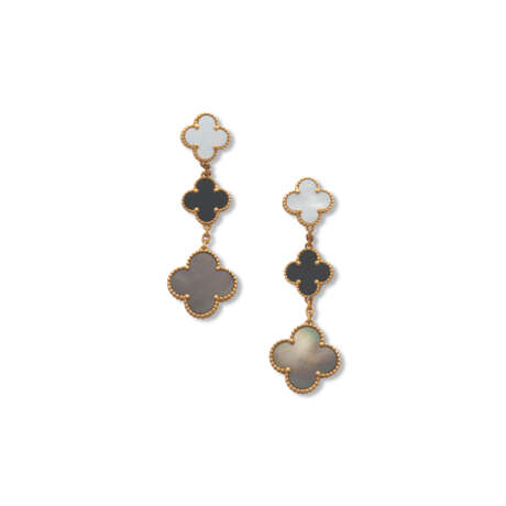 VAN CLEEF & ARPELS MOTHER-OF-PEARL AND ONYX 'MAGIC ALHAMBRA' NECKLACE, BRACELET AND EARRINGS SUITE - photo 8