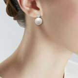 NO RESERVE | CULTURED PEARL AND DIAMOND EARRINGS - photo 2