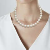 NO RESERVE | CULTURED PEARL AND DIAMOND NECKLACE, EARRINGS AND RING SUITE - фото 3