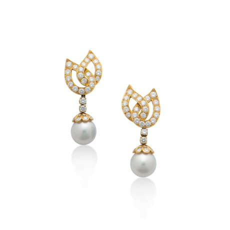 NO RESERVE | CULTURED PEARL AND DIAMOND NECKLACE, EARRINGS AND RING SUITE - фото 4