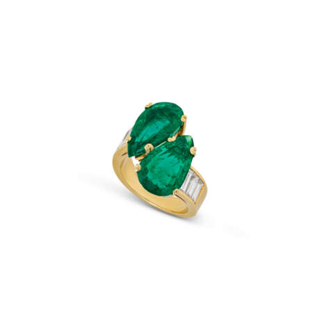 EMERALD AND DIAMOND ‘TOI ET MOI’ RING - фото 3