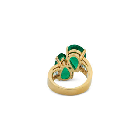 EMERALD AND DIAMOND ‘TOI ET MOI’ RING - фото 4