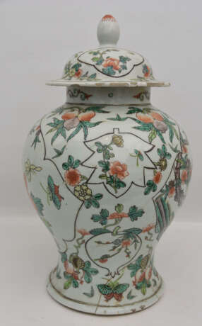 DECKELVASE, Porzellan handbemalt, China ca. 18. Jahrhundert - Foto 2