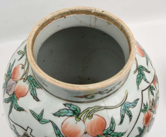 DECKELVASE, Porzellan handbemalt, China ca. 18. Jahrhundert - Foto 5