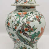 DECKELVASE, Porzellan handbemalt, China ca. 18. Jahrhundert - Foto 8