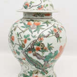 DECKELVASE, Porzellan handbemalt, China ca. 18. Jahrhundert - Foto 11