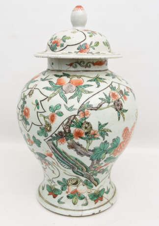 DECKELVASE, Porzellan handbemalt, China ca. 18. Jahrhundert - photo 11