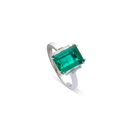 NO RESERVE | EMERALD AND DIAMOND RING - фото 2