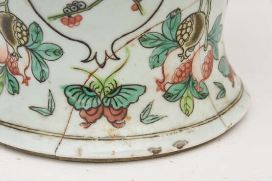 DECKELVASE, Porzellan handbemalt, China ca. 18. Jahrhundert - Foto 14