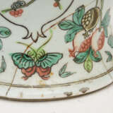 DECKELVASE, Porzellan handbemalt, China ca. 18. Jahrhundert - photo 14