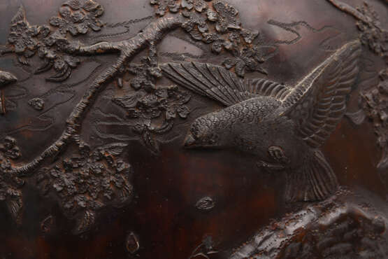 BRONZEVASE, reliefierte ziselierte Bronze, China um 1900 - Foto 5