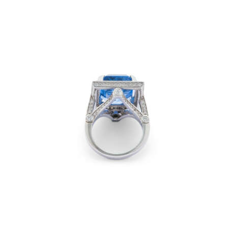 SAPPHIRE AND DIAMOND RING - photo 4