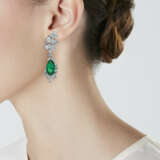 EMERALD AND DIAMOND PENDENT EARRINGS - photo 2