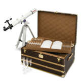 A SPECIAL ORDER NIGHT PICNIC ASTRONOMY TELESOCPE MONOGRAM TRUNK DESIGNED BY PATRICK LOUIS VUITTON & A PRIVATE COLLECTOR - Foto 1