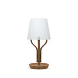 A GOLD TAURILLON LEATHER HARNAIS BEDSIDE LAMP - Foto 3