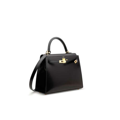A SET OF TWO: A BLACK CALF BOX LEATHER SELLIER KELLY 25 WITH GOLD HARDWARE & A PEGASUS ROD&#201;O CHARM PM - photo 3