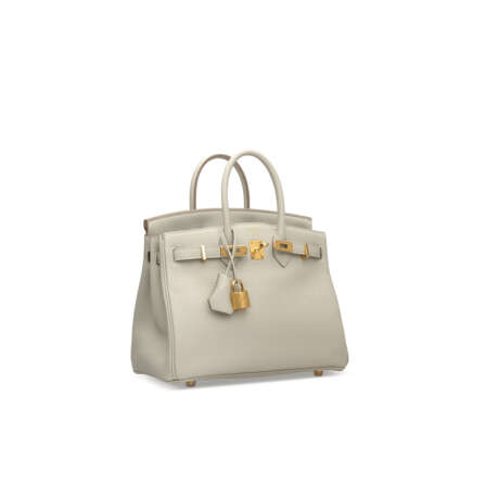 A GRIS PERLE TOGO LEATHER BIRKIN 25 WITH GOLD HARDWARE - Foto 2