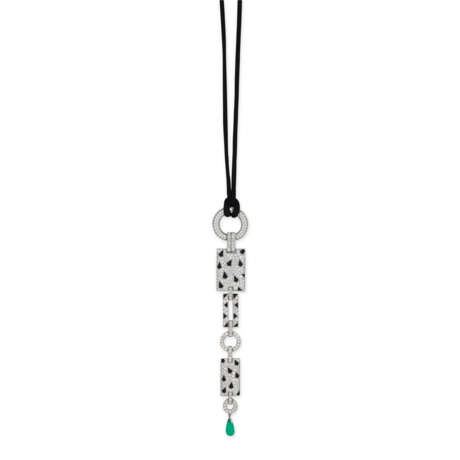 CARTIER EMERALD, ONYX AND DIAMOND `PANTH&#200;RE` PENDENT NECKLACE - фото 1