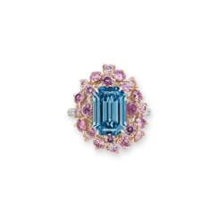 AN EXCEPTIONAL COLOURED DIAMOND AND DIAMOND RING, BY MOUSSAIEFF