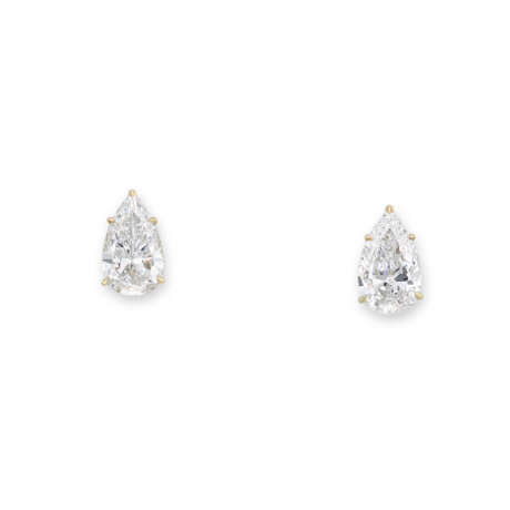 DIAMOND EARRINGS, JACQUES TIMEY, ATTRIBUTED TO HARRY WINSTON - фото 1