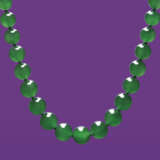 AN EXCEPTIONAL JADEITE BEAD NECKLACE - фото 4