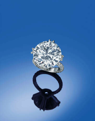 A SPECTACULAR DIAMOND RING, BY MOUSSAIEFF - Foto 2