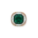 A SUPERB `MAJESTIQUE` MUZO EMERALD, COLOURED DIAMOND AND DIAMOND RING - Foto 1