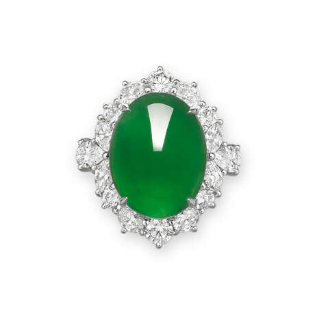 JADEITE AND DIAMOND RING - photo 1