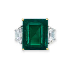AN IMPRESSIVE EMERALD AND DIAMOND RING, BY HARRY WINSTON
