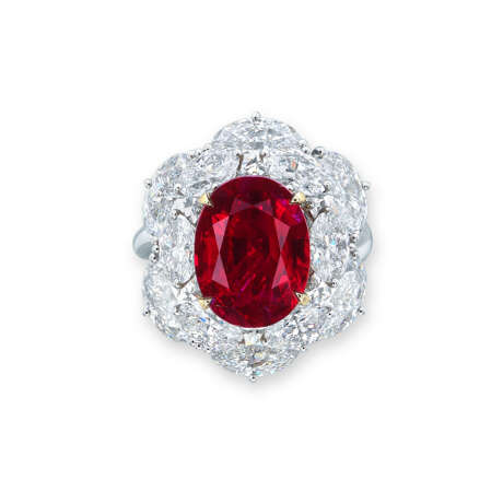 AN EXCEPTIONAL RUBY AND DIAMOND RING - фото 1