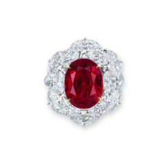 AN EXCEPTIONAL RUBY AND DIAMOND RING