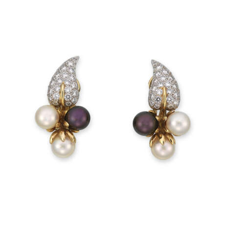TIFFANY & CO. SCHLUMBERGER PEARL AND DIAMOND EARRINGS - фото 1