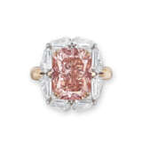 AN IMPORTANT COLOURED DIAMOND AND DIAMOND RING - Foto 1