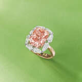 AN IMPORTANT COLOURED DIAMOND AND DIAMOND RING - photo 2