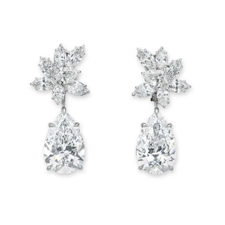 A MAGNIFICENT PAIR OF DIAMOND EARRINGS - photo 1