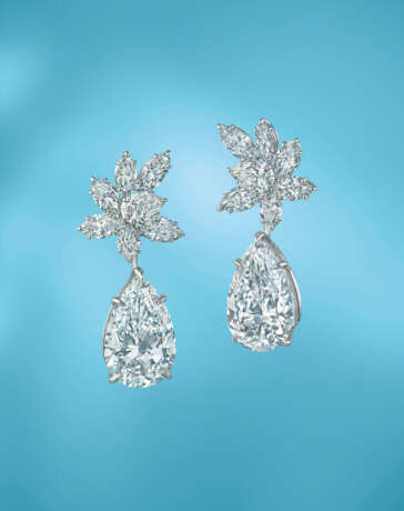 A MAGNIFICENT PAIR OF DIAMOND EARRINGS - photo 2