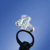 A SUPERB DIAMOND RING - photo 2