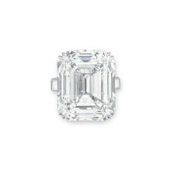 AN EXCEPTIONAL DIAMOND RING