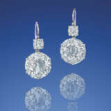 AN EXCLUSIVE PAIR OF DIAMOND EARRINGS - photo 2