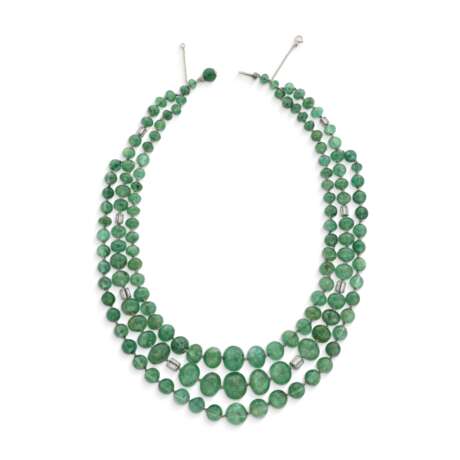 TWO EMERALD BEAD AND DIAMOND NECKLACES - фото 4