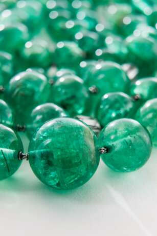 TWO EMERALD BEAD AND DIAMOND NECKLACES - photo 8