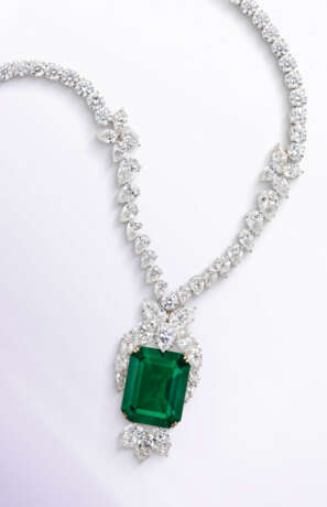 EMERALD AND DIAMOND NECKLACE, ATTRIBUTED TO HARRY WINSTON - фото 1