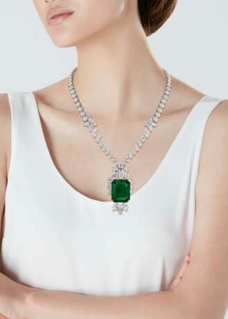 EMERALD AND DIAMOND NECKLACE, ATTRIBUTED TO HARRY WINSTON - фото 2
