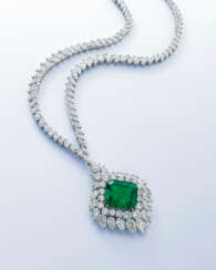 SUPERB VAN CLEEF &amp; ARPELS EMERALD AND DIAMOND PENDANT / BROOCH, AND A DIAMOND NECKLACE
