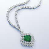 SUPERB VAN CLEEF & ARPELS EMERALD AND DIAMOND PENDANT / BROOCH, AND A DIAMOND NECKLACE - фото 1